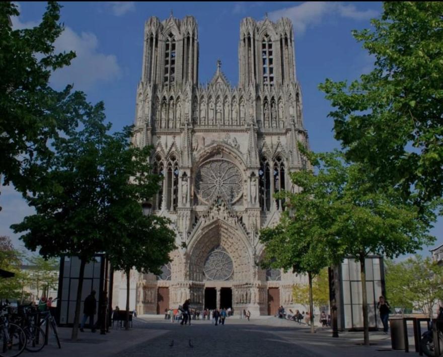 La Place Des Sacres, Proche Gare Et Centre Reims Exterior photo